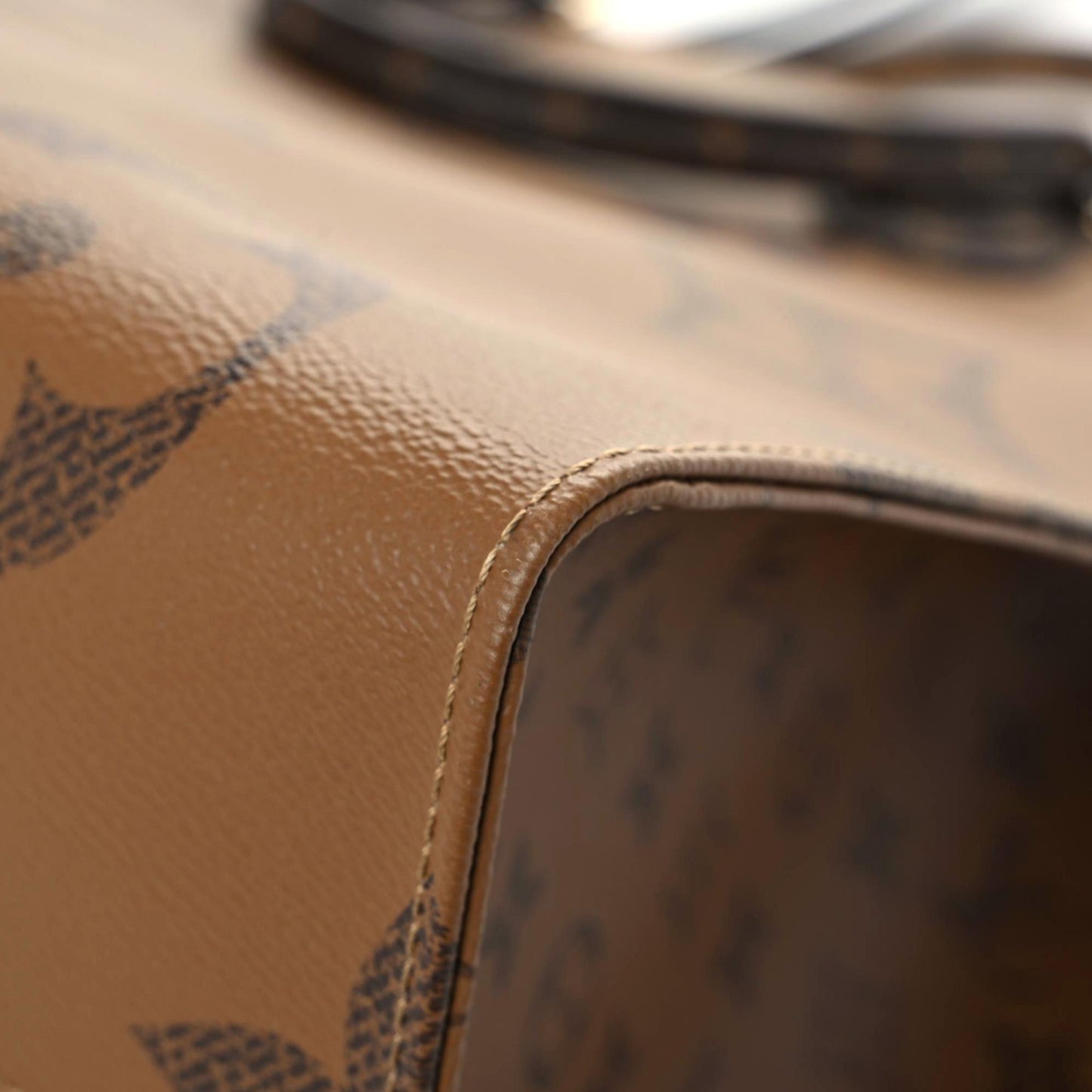 Reverse Monogram Giant Onthego GM