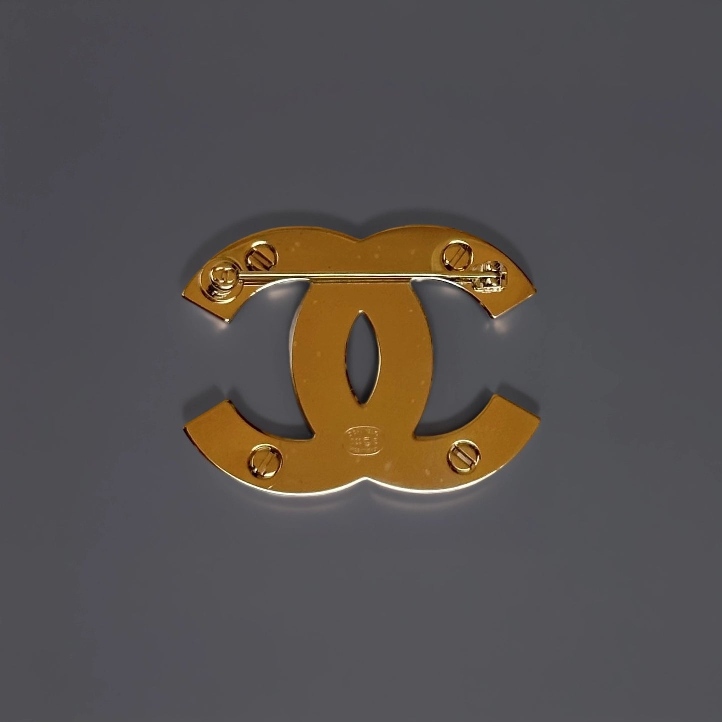 Pearl CC Brooch Gold