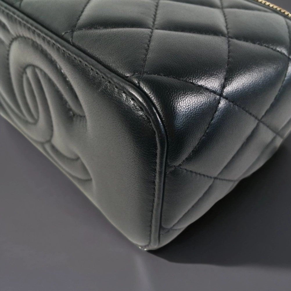 Lambskin Quilted Small Top Handle Vanity Case With Chain Black