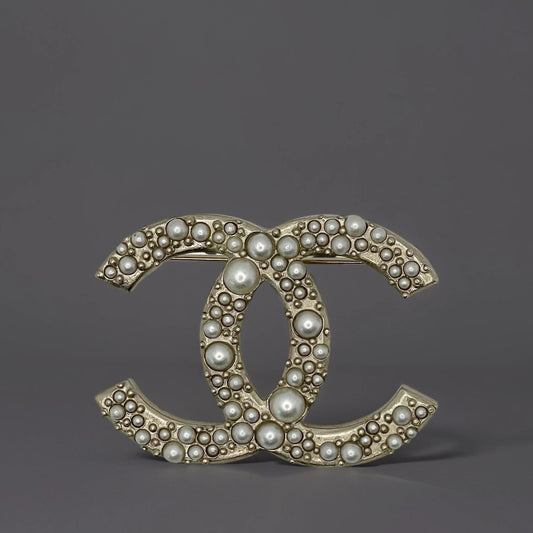 PEARL CC LOGO BROOCH