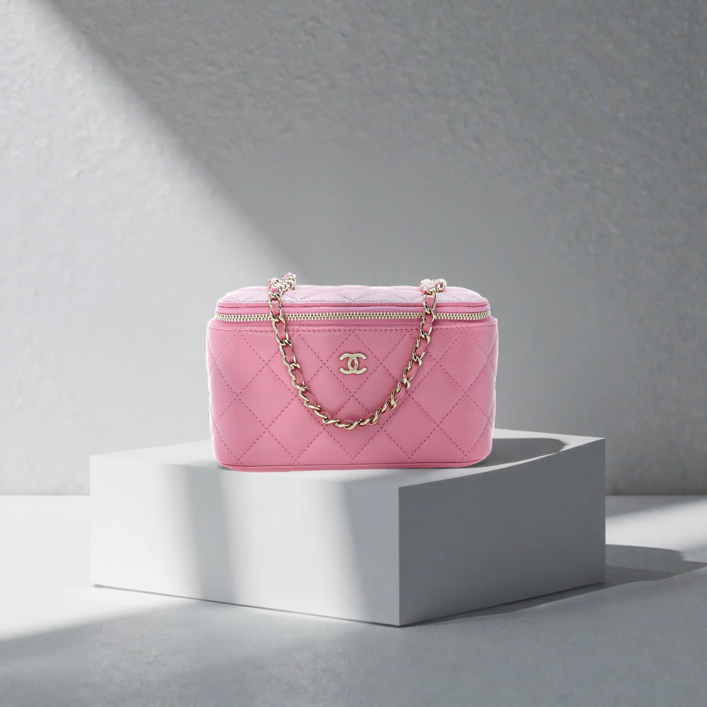Caviar Quilted Small Vanity Case With Chain Pink