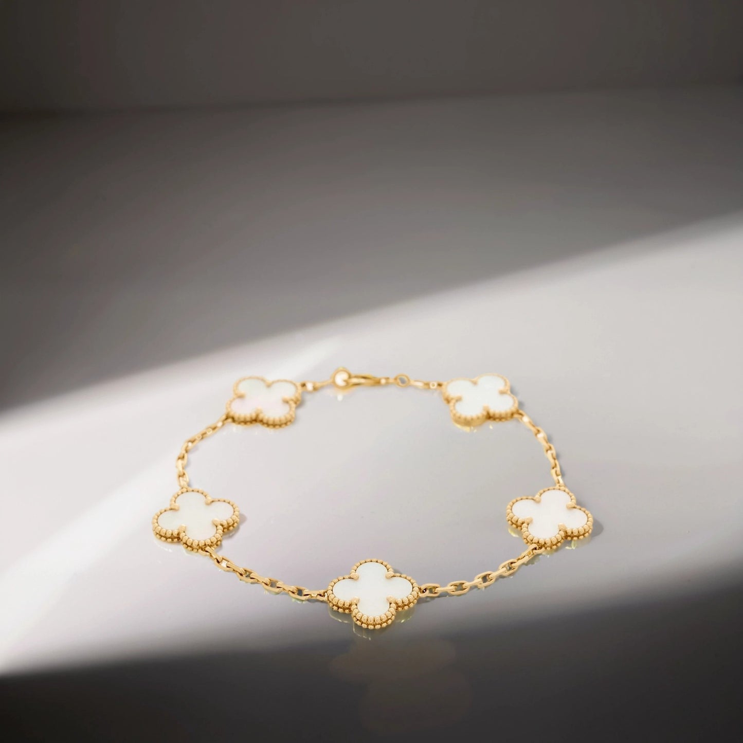 18K Yellow Gold Mother of Pearl 5 Motifs Vintage Alhambra Bracelet