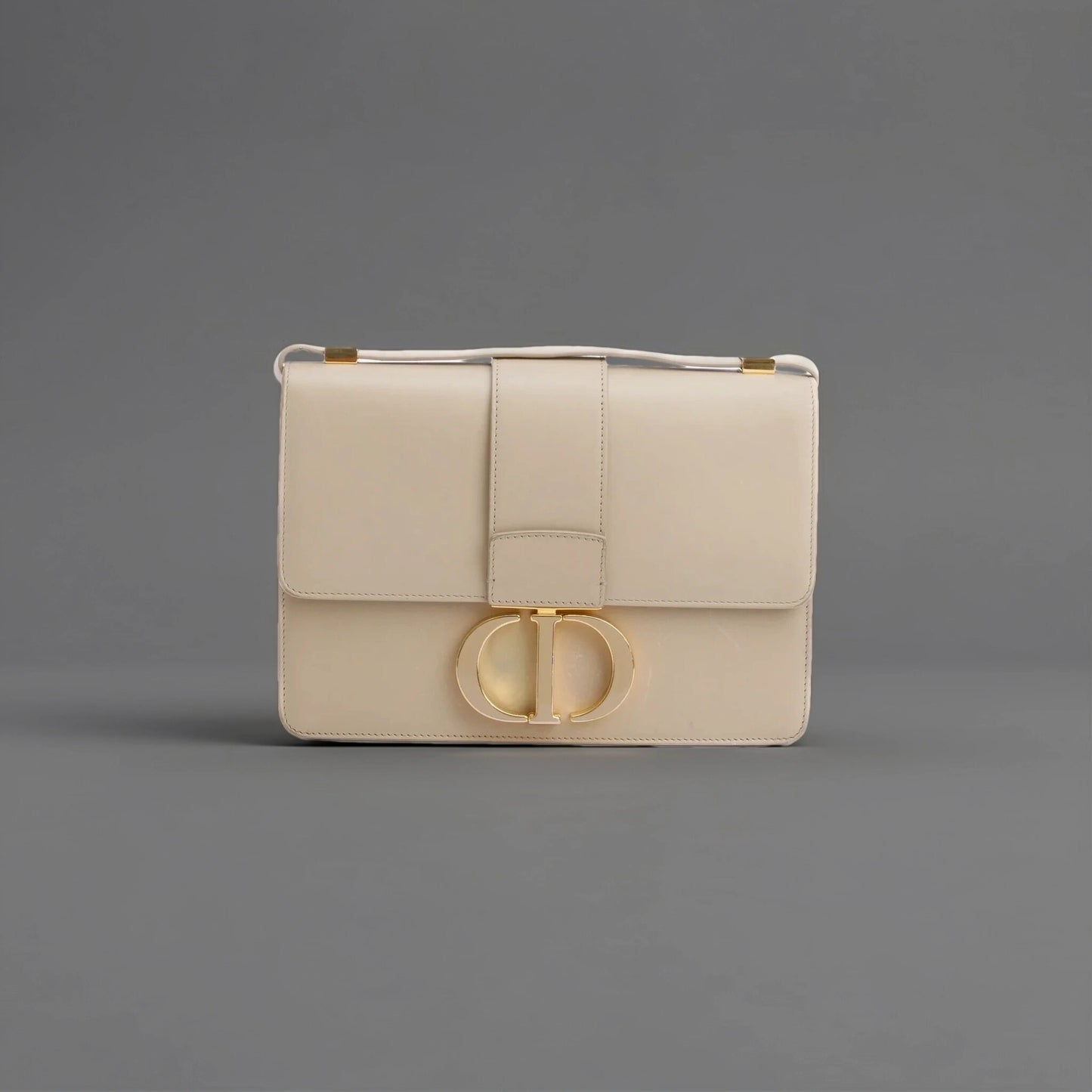 Biege Leather Medium 30 Montaigne Flap Bag