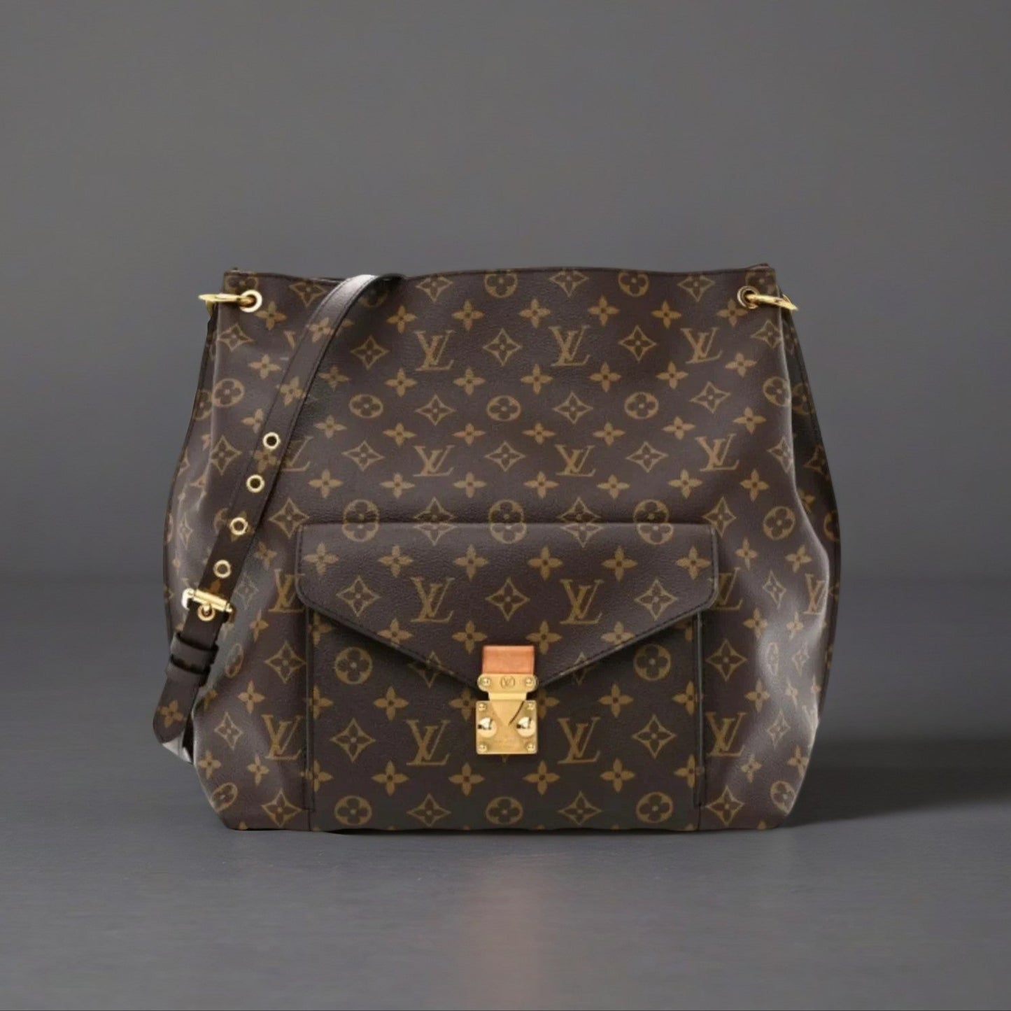 Monogram Metis