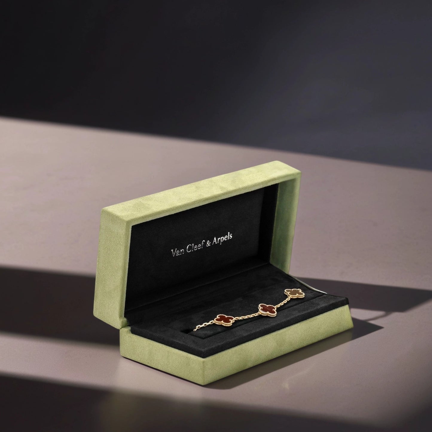 18K Yellow Gold Carnelian 5 Motifs Vintage Alhambra Bracelet