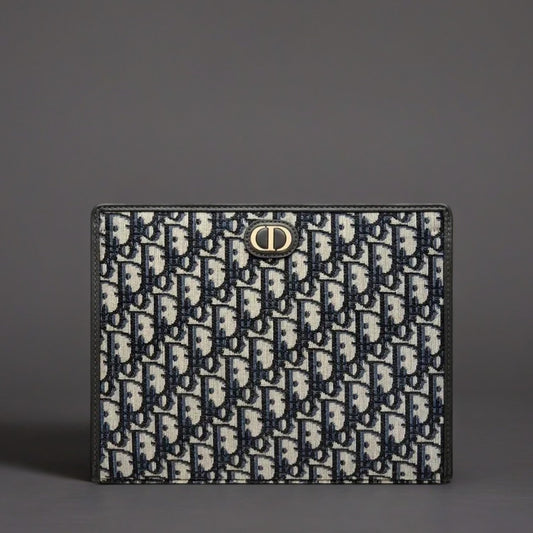 30 MONTAIGNE POUCH