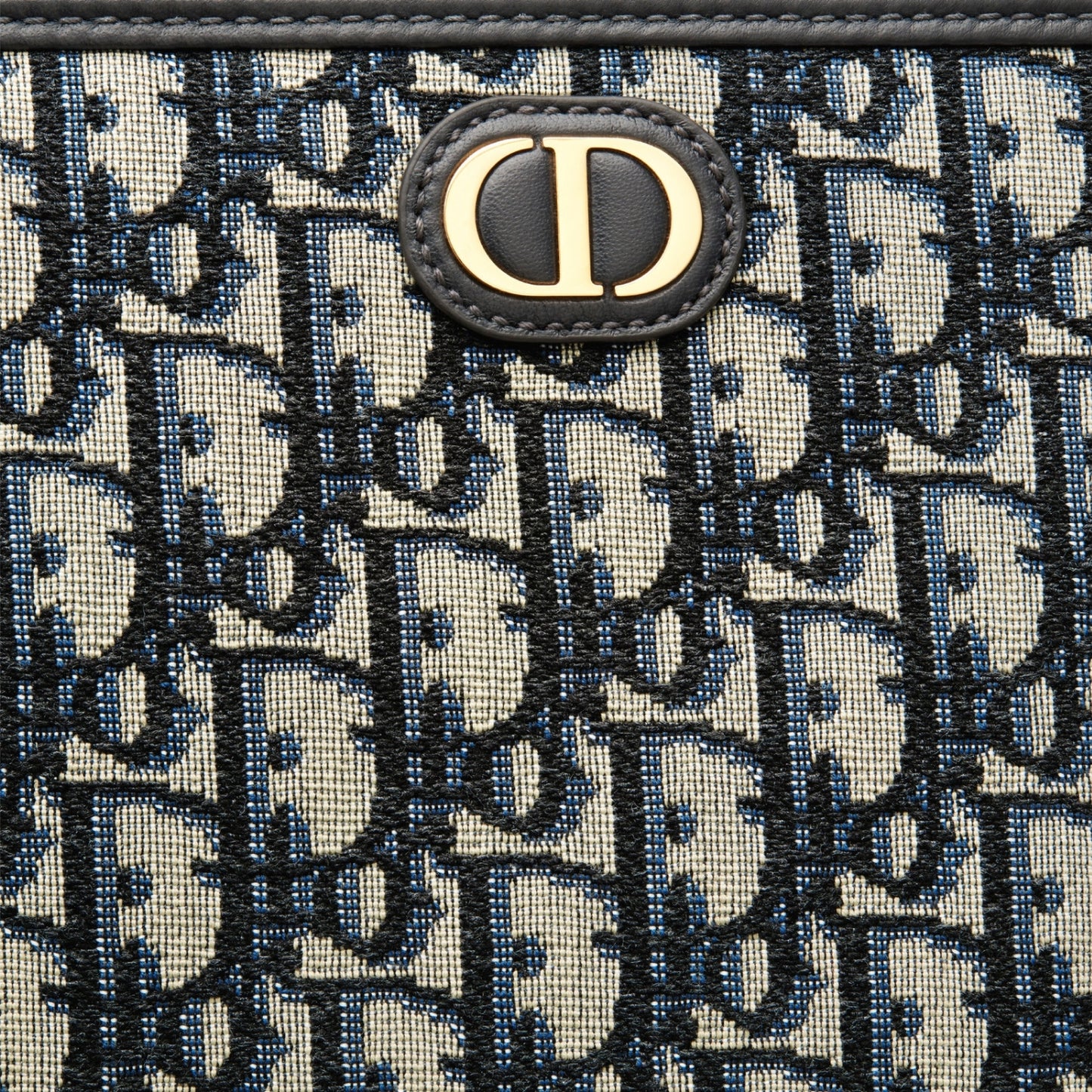 30 MONTAIGNE POUCH